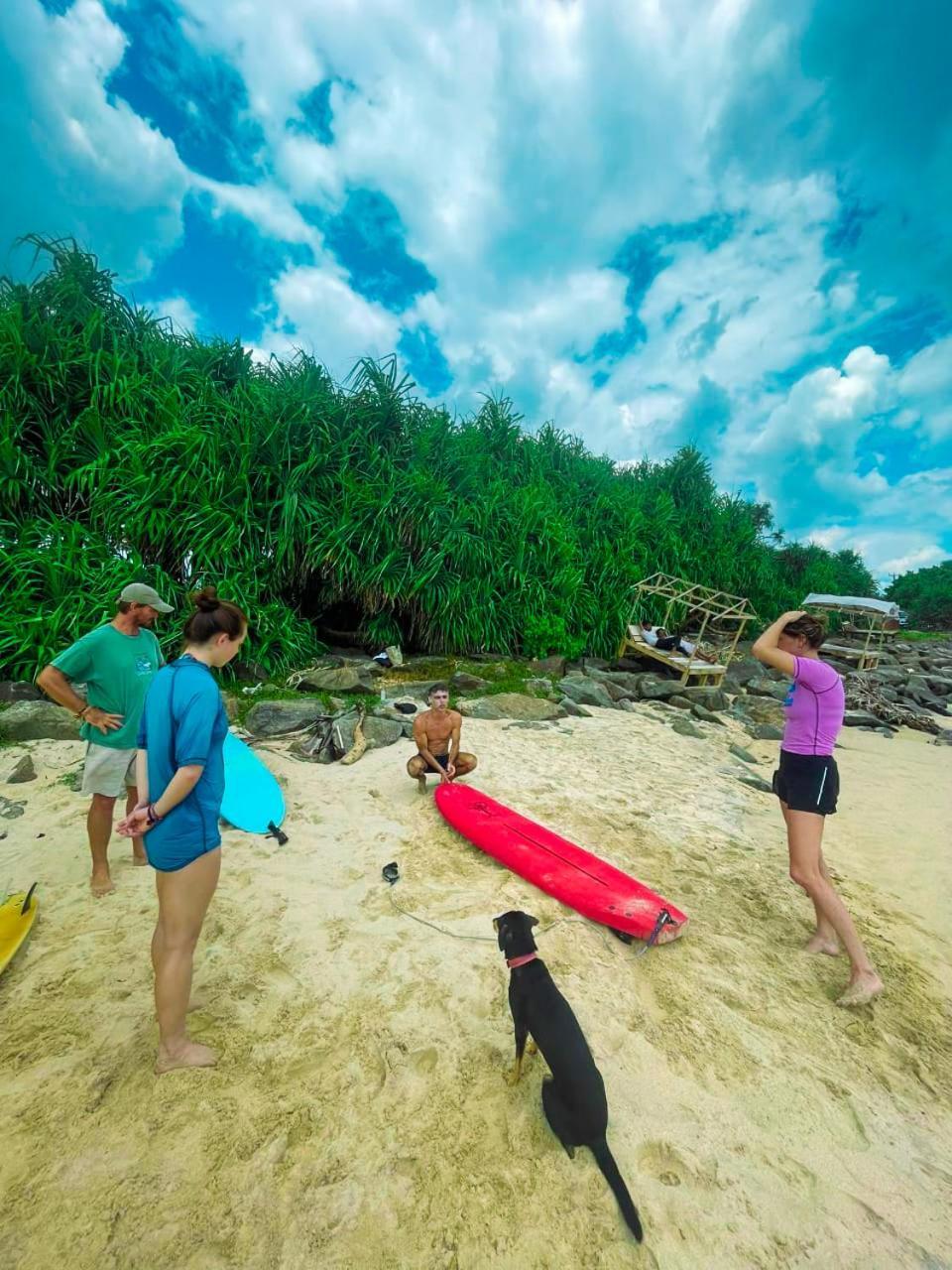 Gaia Ocean Surf Yoga Hostel Ahangama Exterior photo